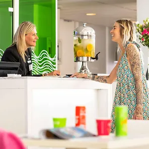 Ibis Styles Centre מנטון